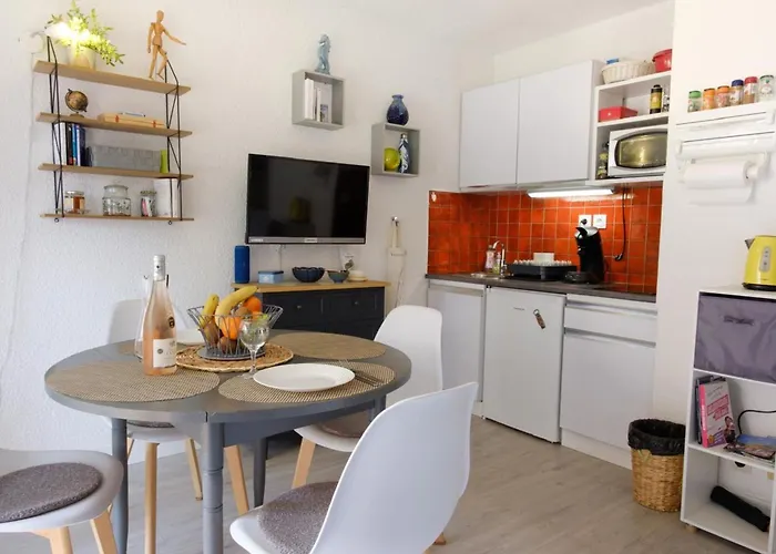 Beautiful With Sea View And Quiet Apartment