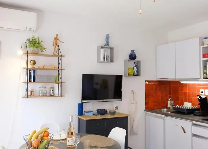 Beautiful With Sea View And Quiet Apartment